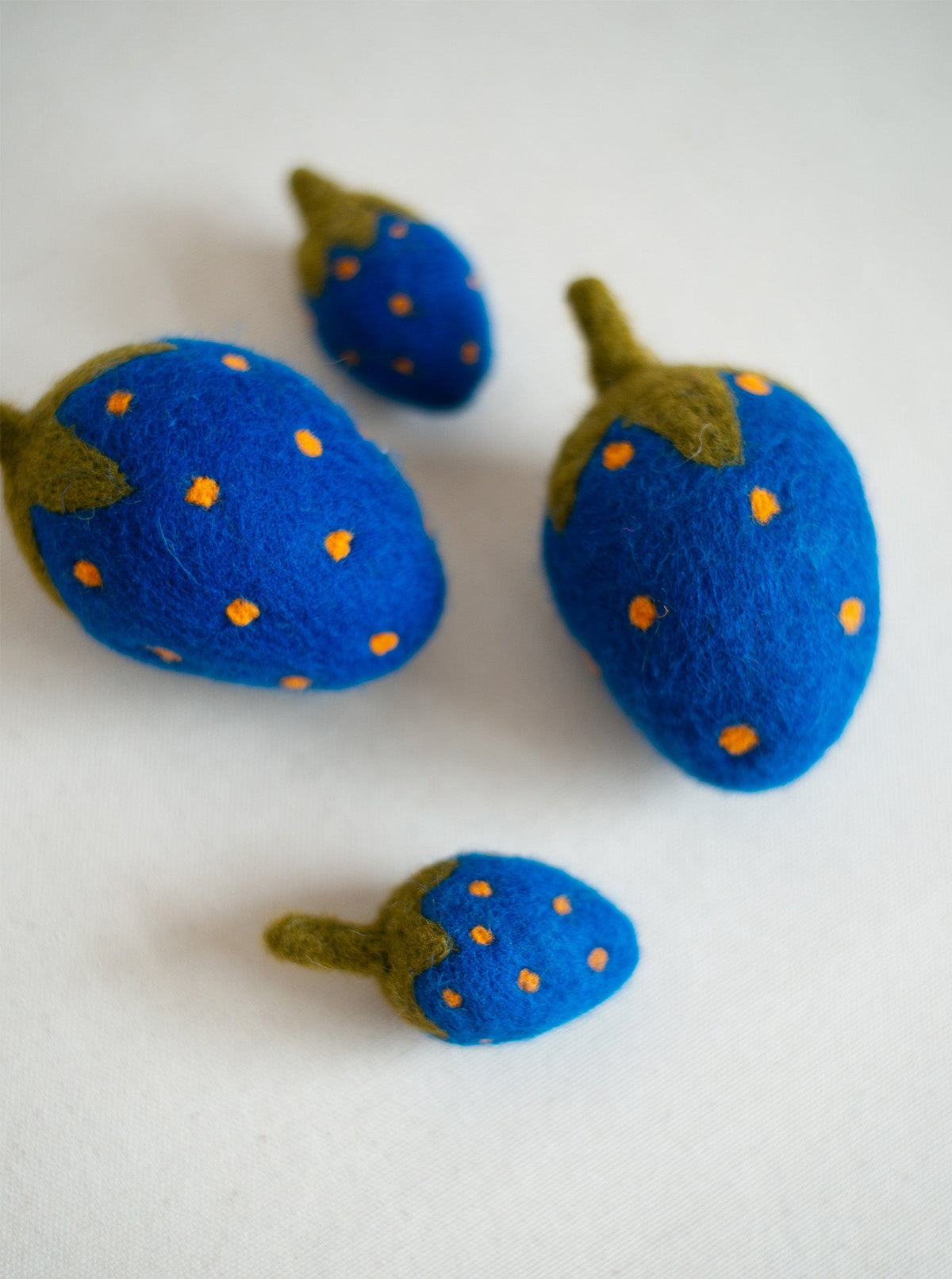 MODERNBEAST - Blue Strawberry Wool Dog Toy