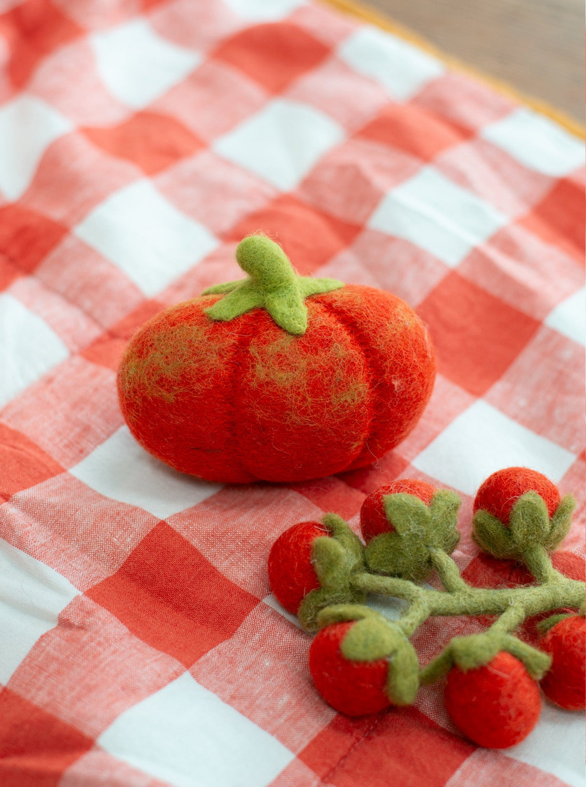 MODERNBEAST - Heirloom Tomato Wool Dog & Cat Toy