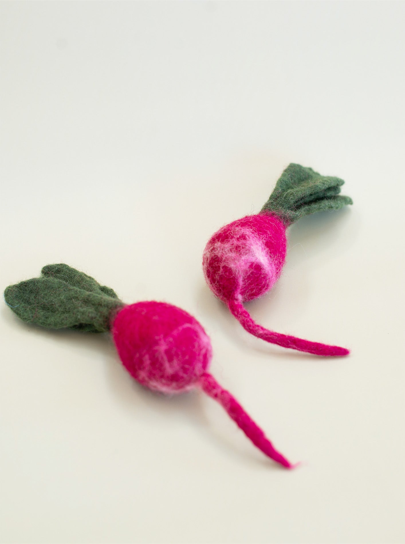 MODERNBEAST - Turnip Wool Dog & Cat Toy