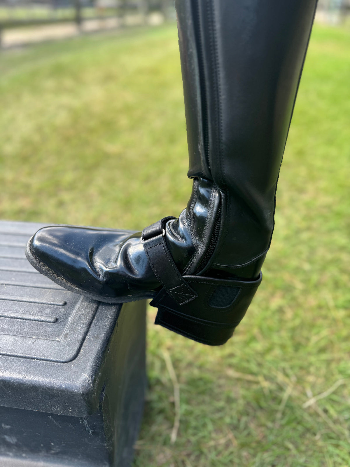 Correct Connect - Equisole EXternal-Weighted Training Aid for Equestrians