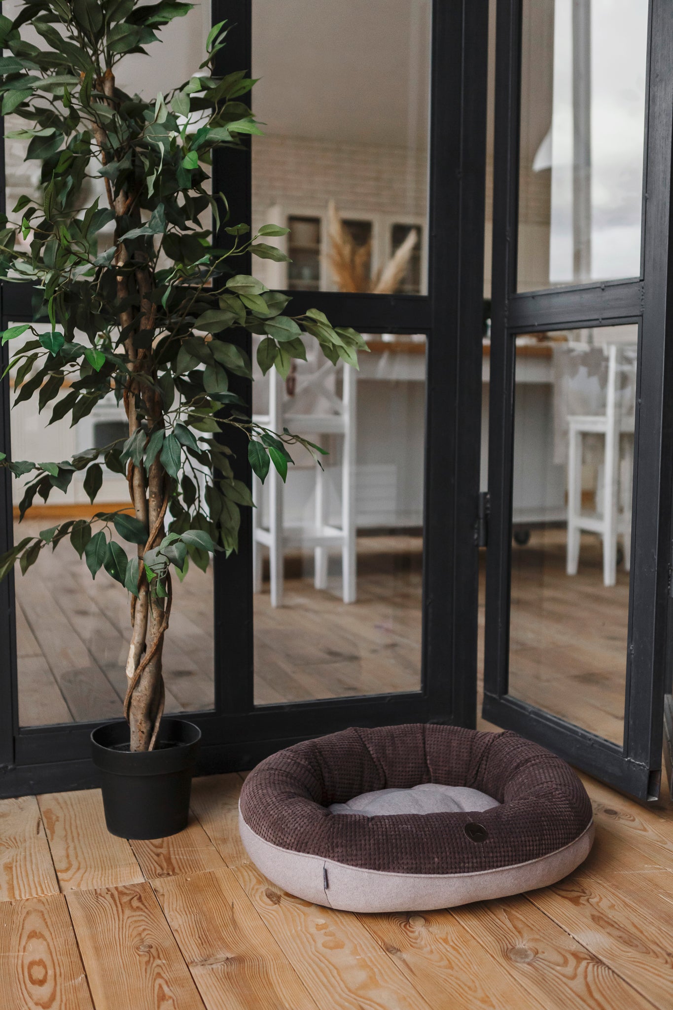 Chester & Lee Chestnut Donut Dog Bed