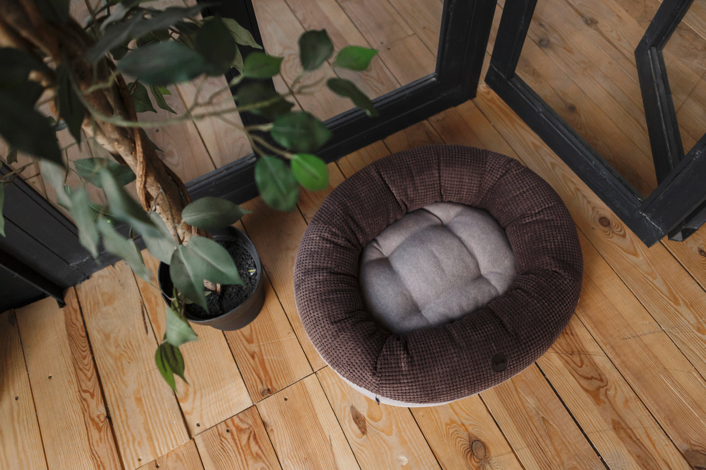 Chester & Lee Chestnut Donut Dog Bed
