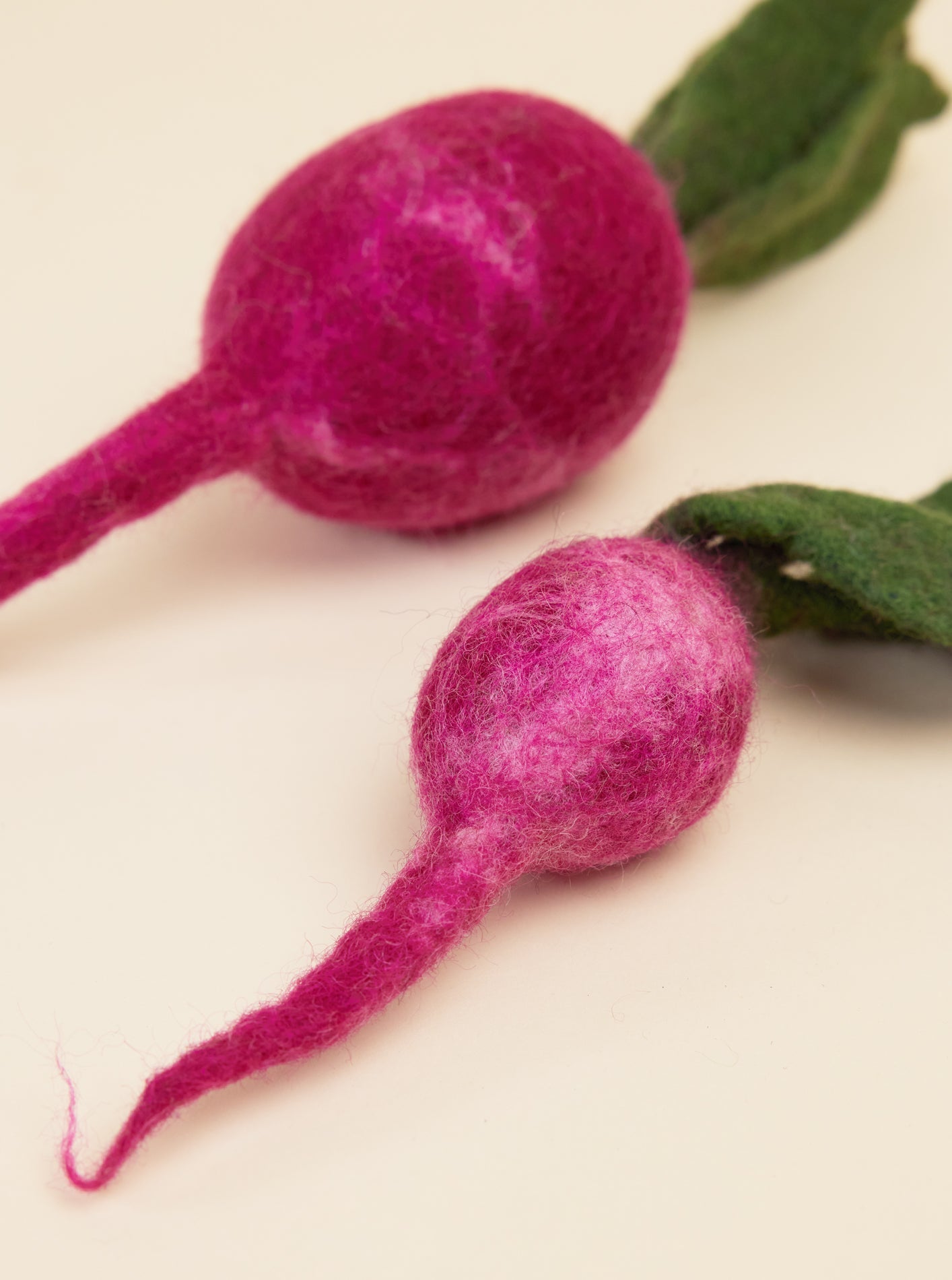 MODERNBEAST - Turnip Wool Dog & Cat Toy