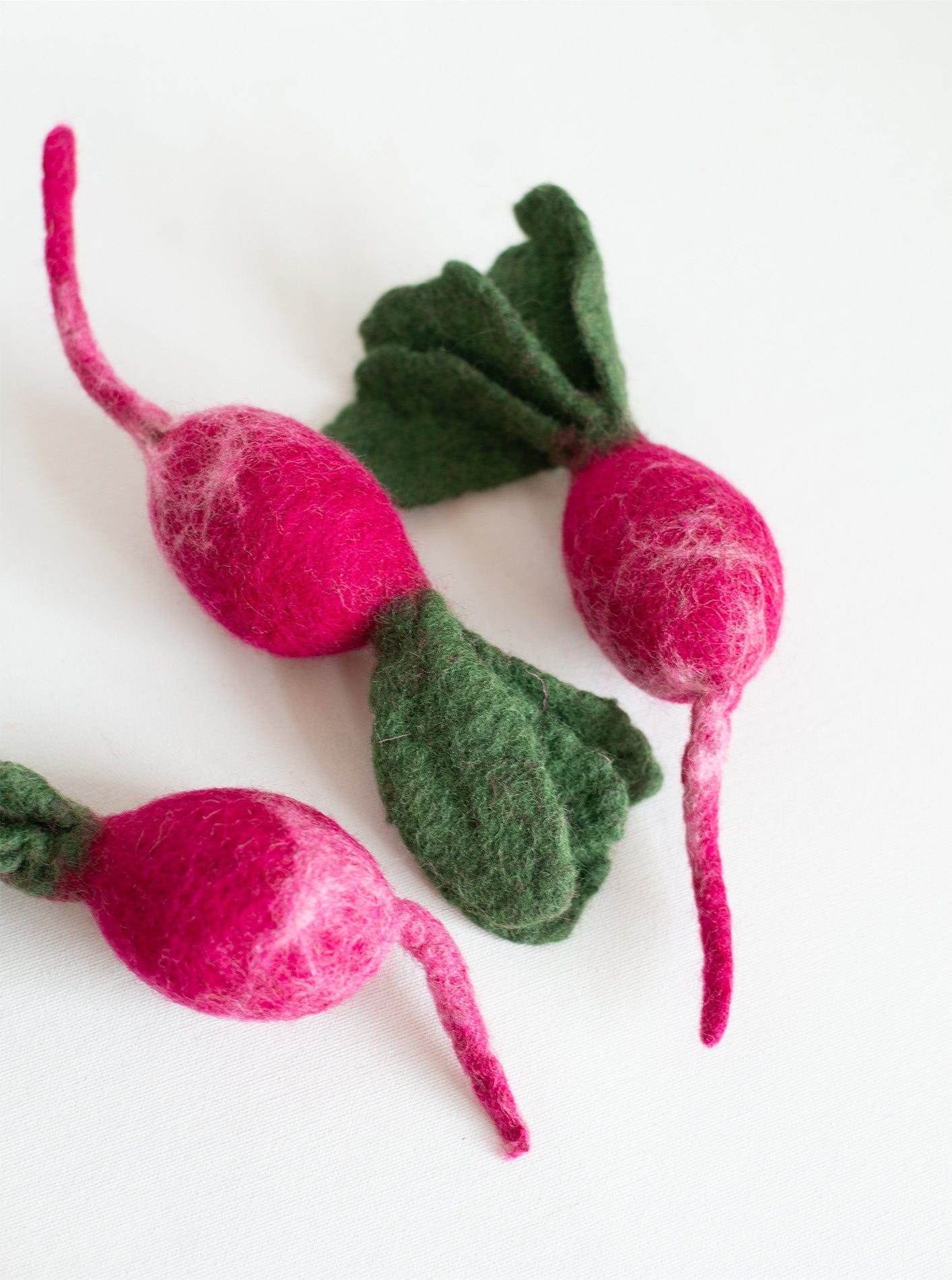 MODERNBEAST - Turnip Wool Dog & Cat Toy