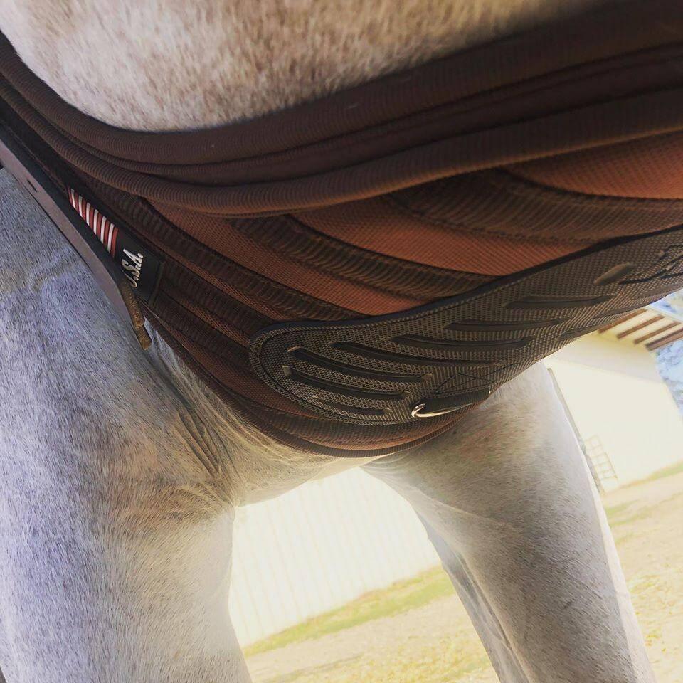 Majyk Equipe - Ergonomics 'Superhorse' Monoflap Girth with Neoprene-Free Liner