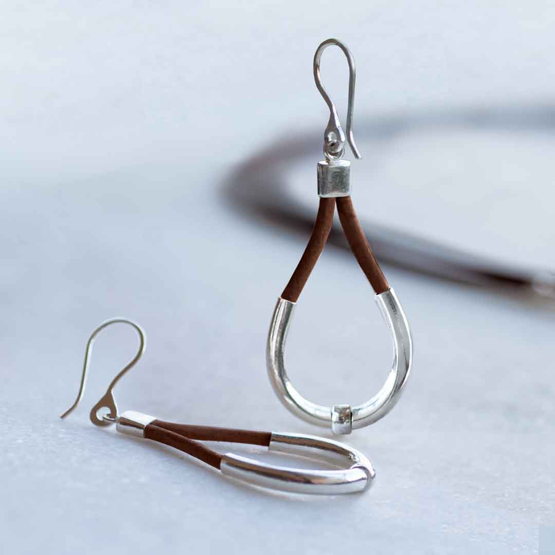 Urban Equestrian - Calista - Equestrian Horseshoe Necklace on Brown Leather