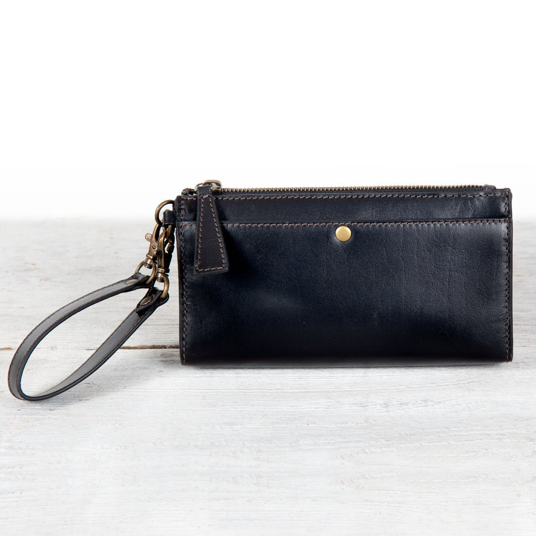 Urban Equestrian Caravel Wristlet Clutch - Luxury Leather Handbag in Black