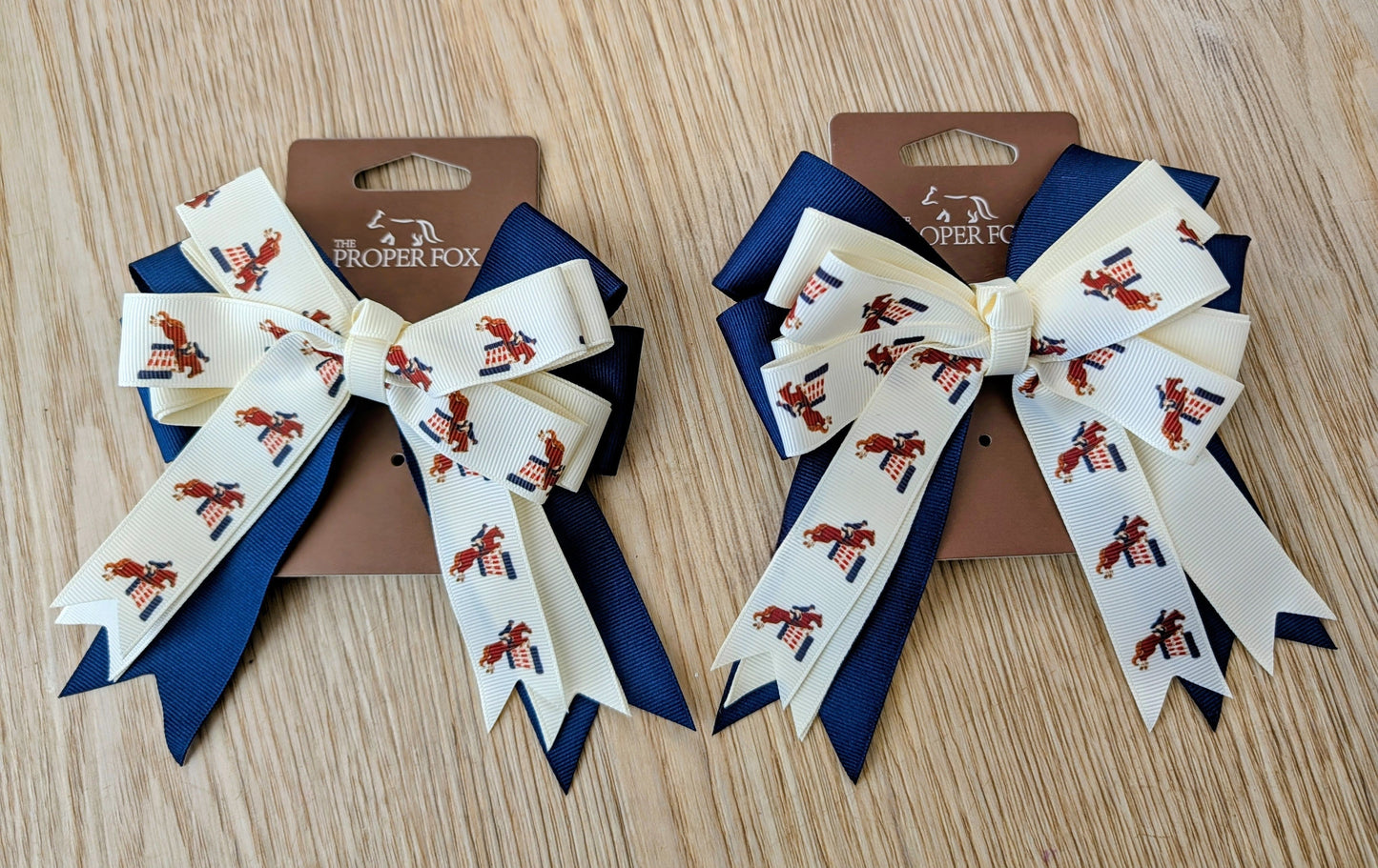 The Proper Fox - Equestrian Horse Show Bow - Jumping Horse Pattern