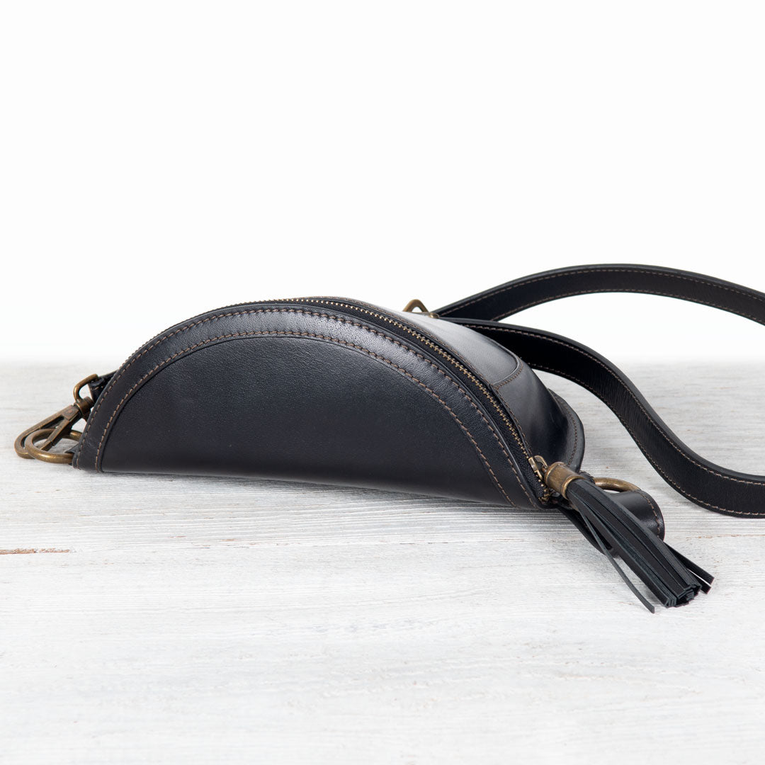 Urban Equestrian - Sonoma Sling Bag in Black