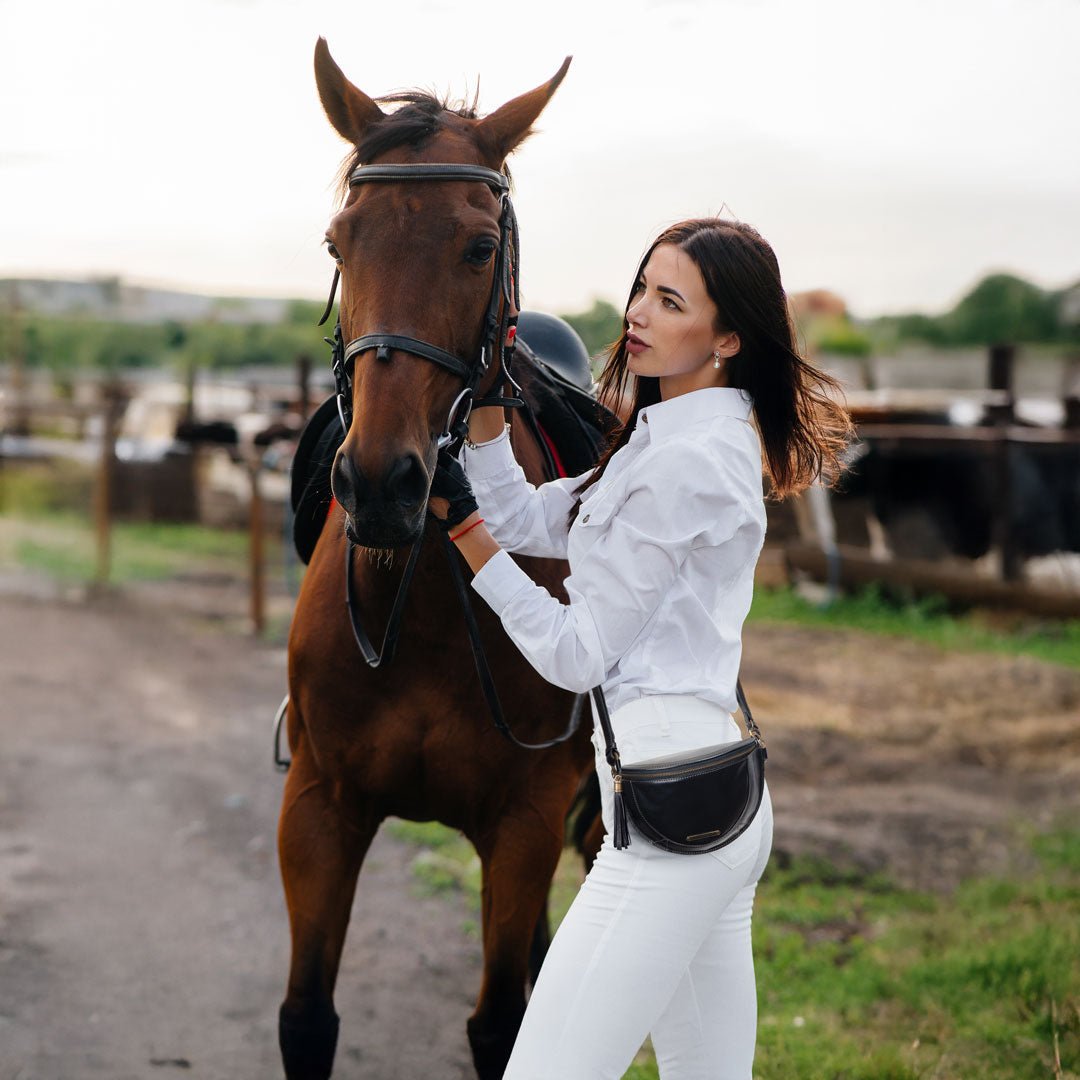 Urban Equestrian - Sonoma Sling Bag in Black