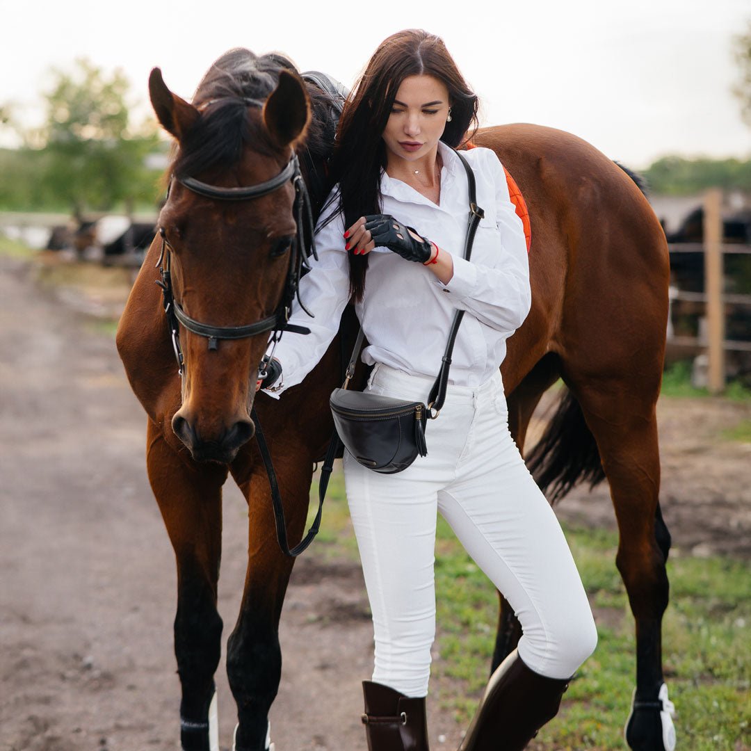 Urban Equestrian - Sonoma Sling Bag in Black