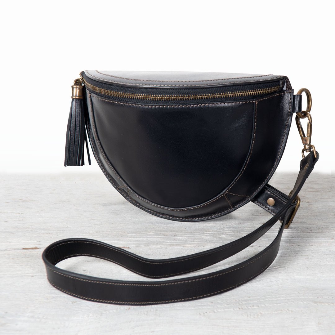 Urban Equestrian - Sonoma Sling Bag in Black