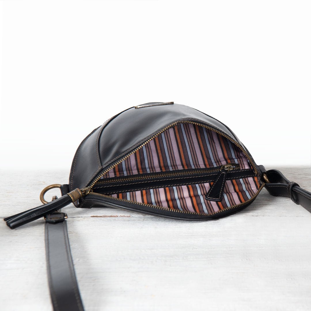 Urban Equestrian - Sonoma Sling Bag in Black