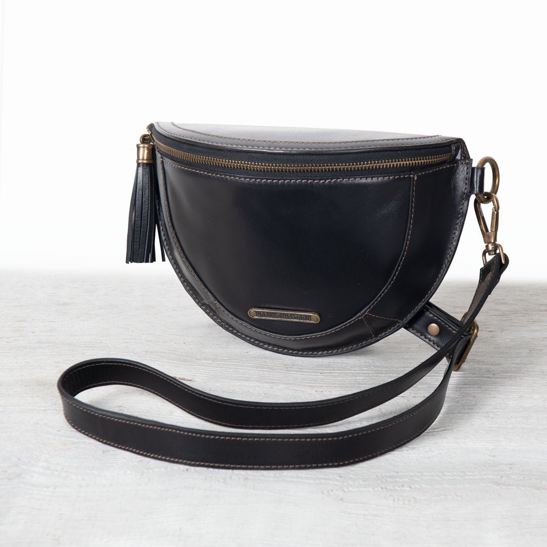 Urban Equestrian - Sonoma Sling Bag in Black